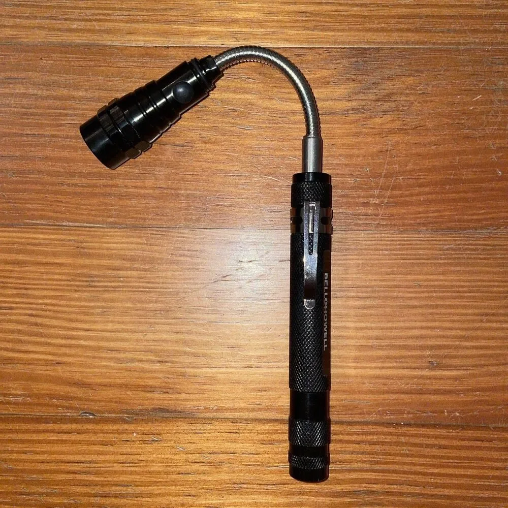 Bell and Howell Telescopic Light As Seen On TV Extends To 22” Magnetic - Picture 7 of 12